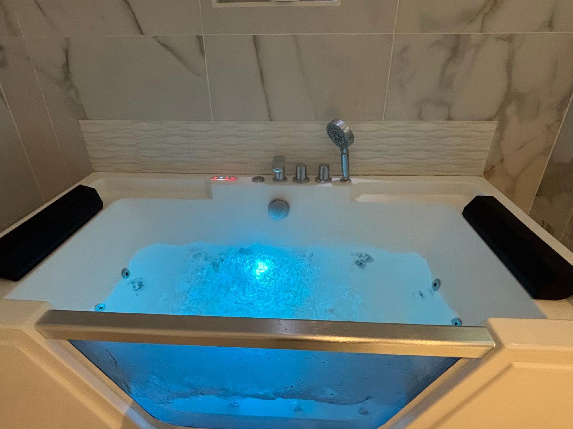 Sereni House Jacuzzi Holiday home